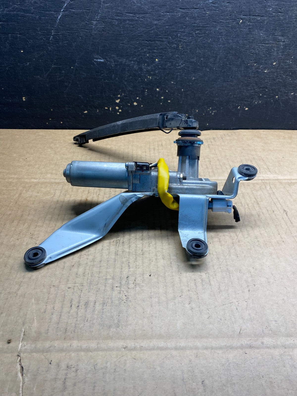 2007-2012 Kia Rondo Rear Glass Windshield Wiper Motor AB3958 DG1