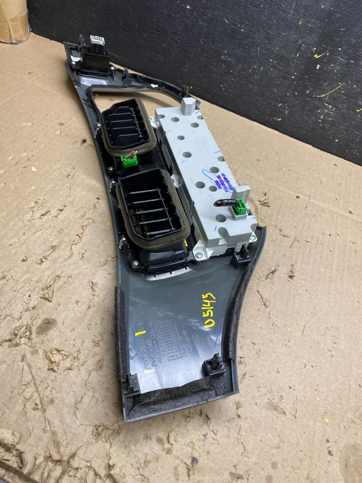 2005 to 2010 Honda Odyssey Radio Climate Control Dash Trim Bezel u5145 DG3