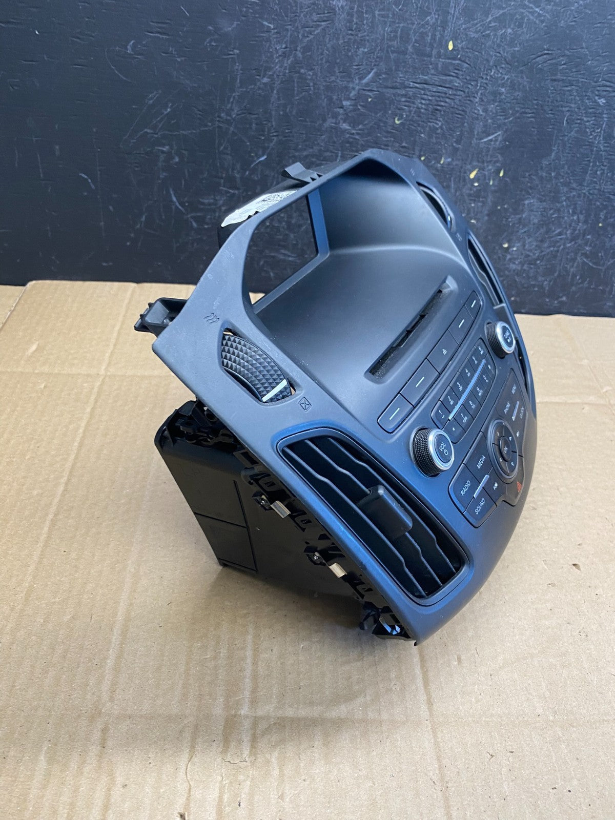 2015 to 2018 Ford Focus Center Radio Stereo Control Unit Trim ac9339 DG1