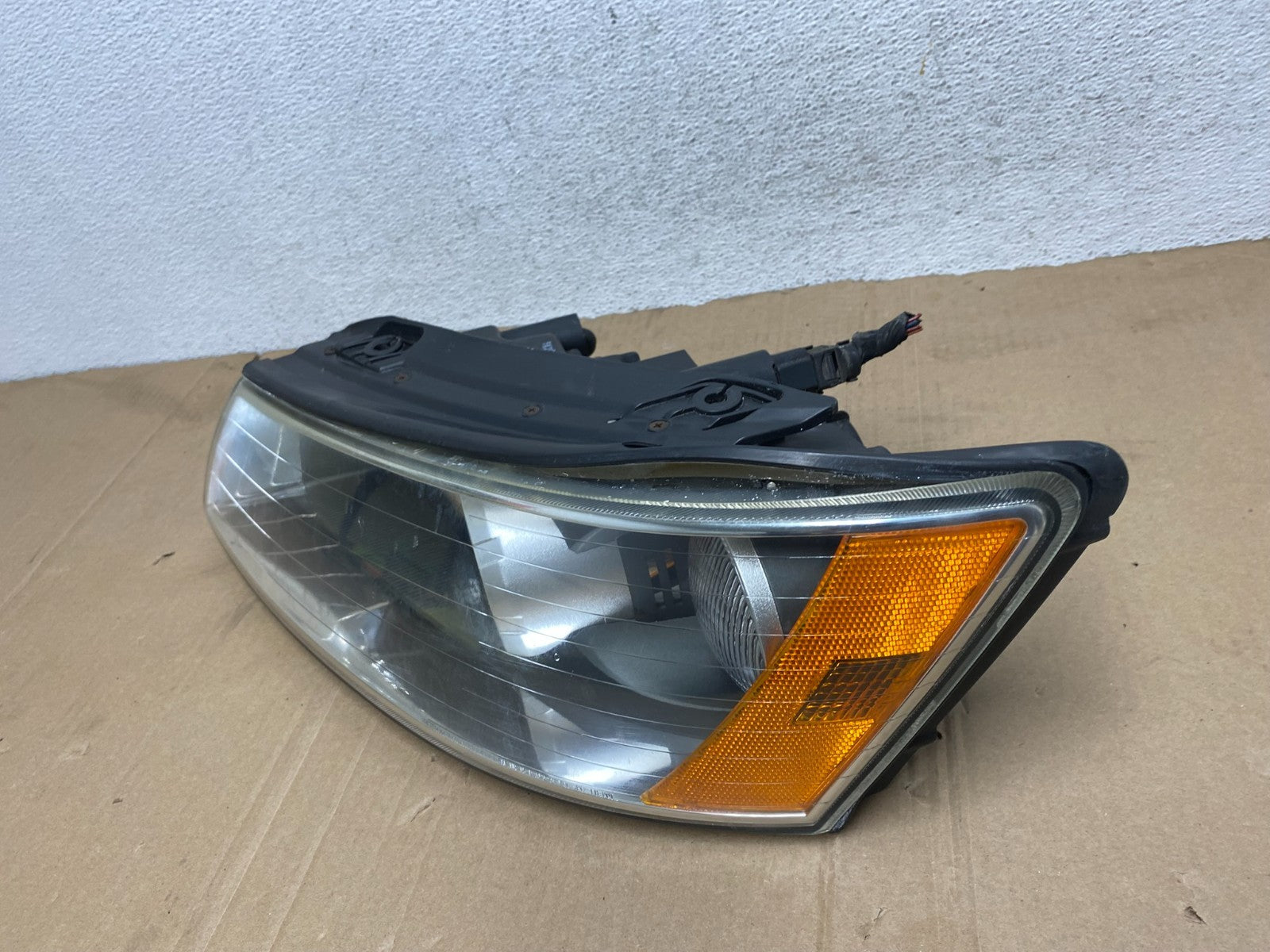 2006 to 2008 Hyundai Sonata Left Driver LH Side Headlight Halogen AE9093 DW1