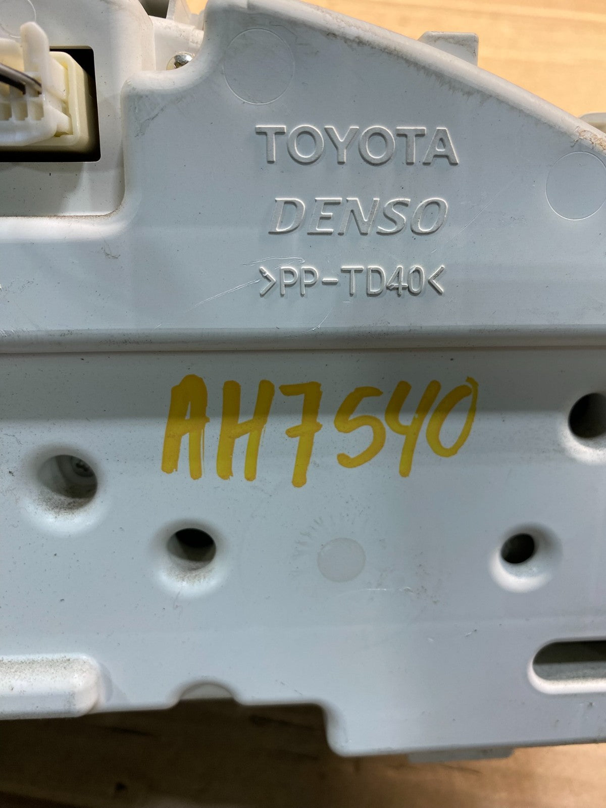 2006 to 2007 Toyota Highlander Speedometer Insrument Gauge Cluster AH7540 DG6