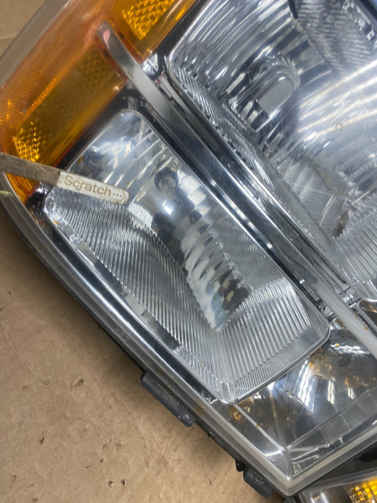 2007 - 2014 GMC Sierra Left+Right Halogen Headlights U8455 DW4