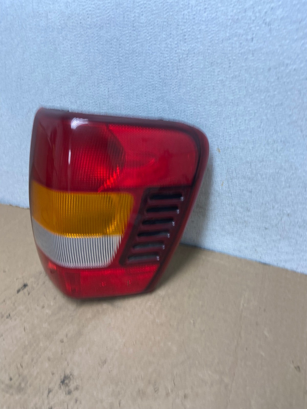 1999-2004 Jeep Grand Cherokee WJ Right Passenger Rh Tail Light AG2128 LK1