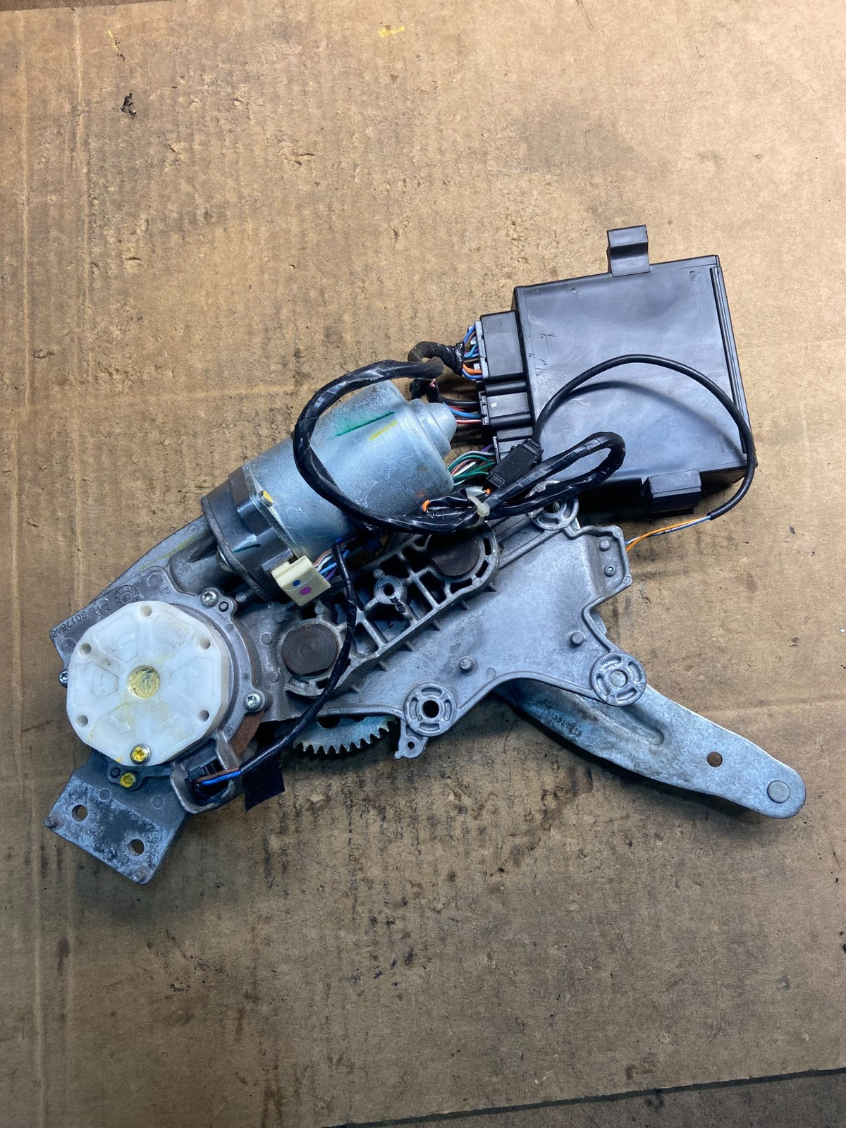 GMC Acadia Yukon Tahoe  Rear Trunk Liftgate Power Motor Actuator OEM y3777 DG2