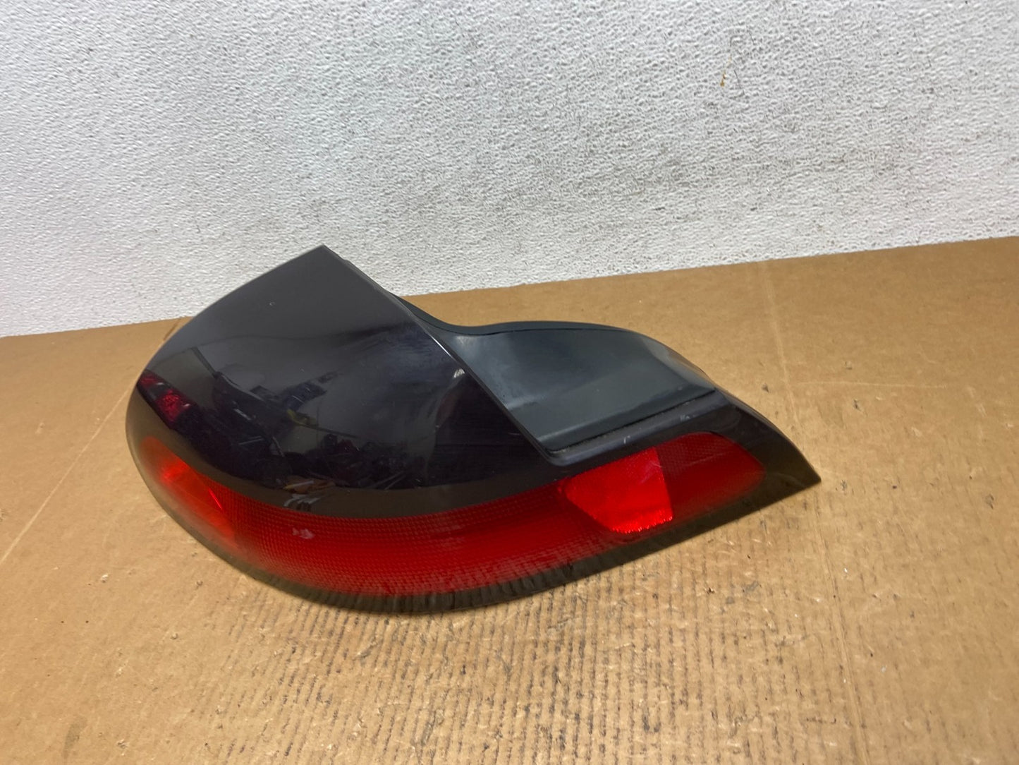 1997 to 2000 Dodge Avenger Left Driver LH Side Tail Light AE0202 DW1
