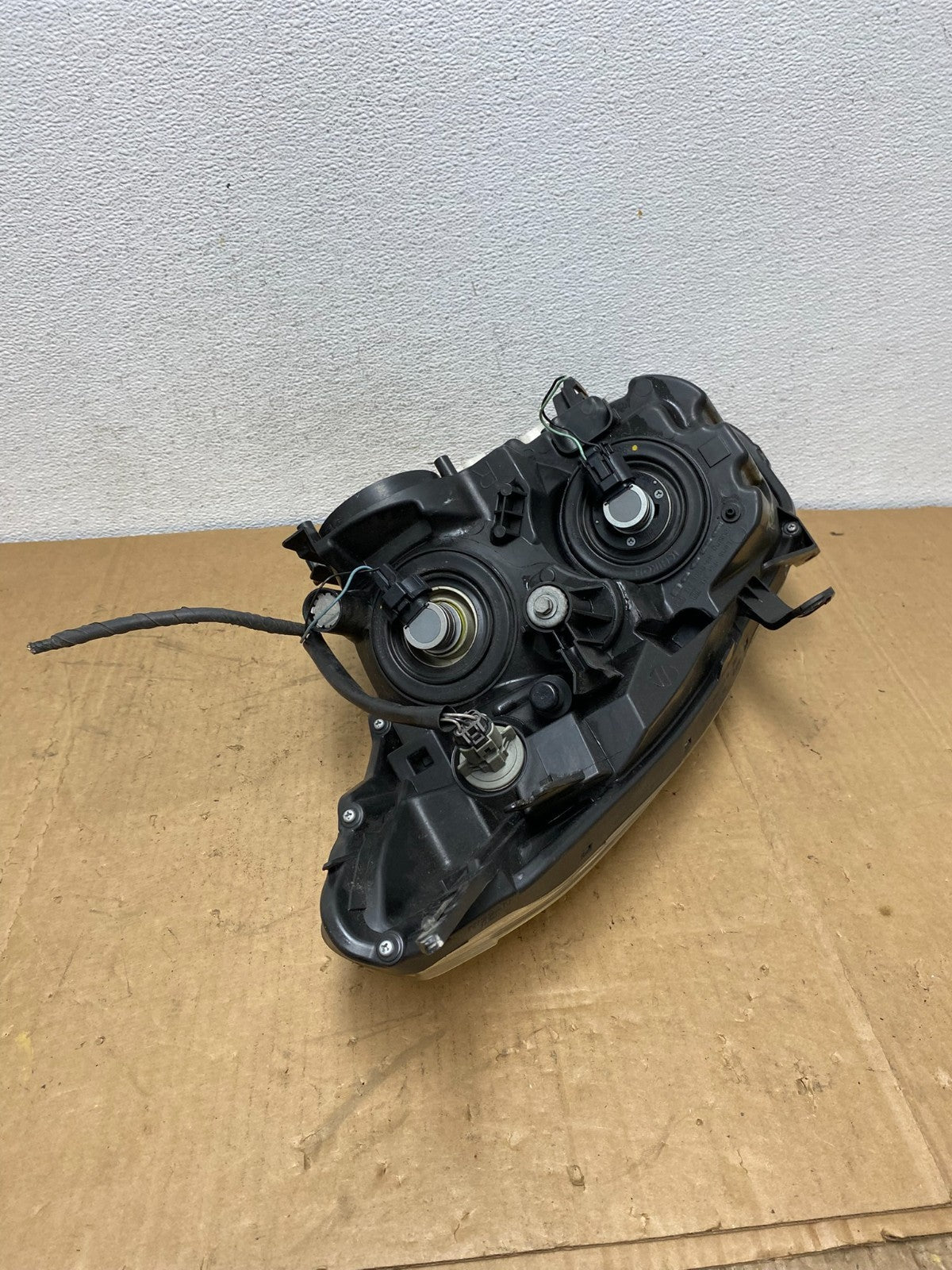 2009-2013 Nissan Rogue Right Passenger Halogen Headlight AC8639 DW3