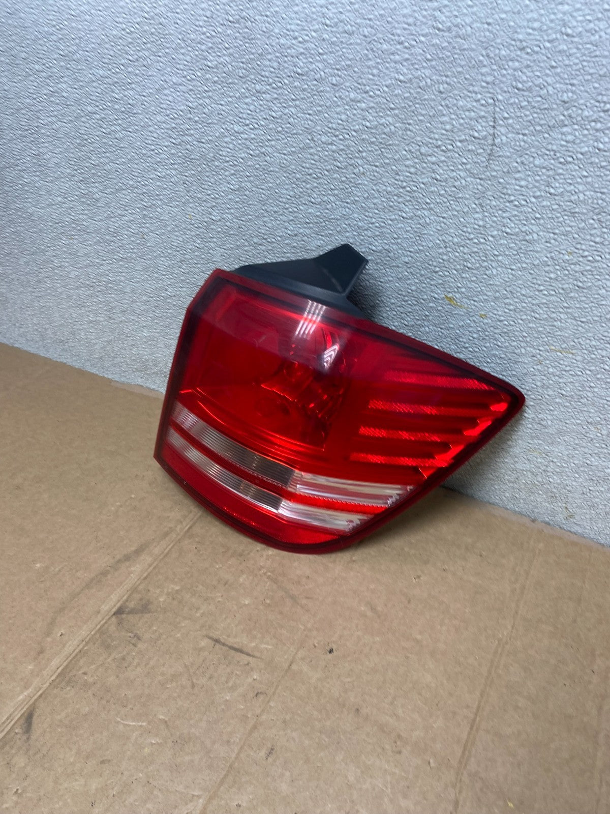 2009 - 2011 Dodge Journey Right Passenger Side Tail Light Oem AA1206 DW1