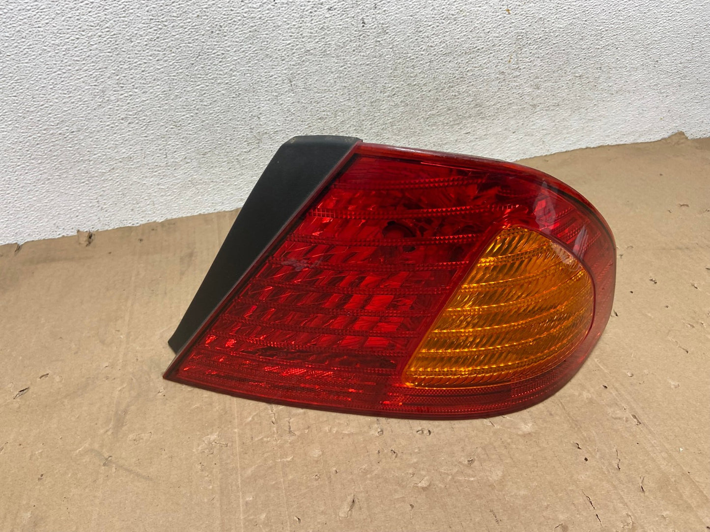 2000 2001 2002 Toyota Avalon Right Passenger Rh Side Tail Light AE9185 LK0