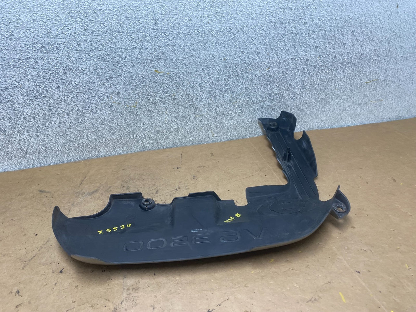 2001 to 2004 Nissan Pathfinder Engine Cover Ornament X5524 DG2