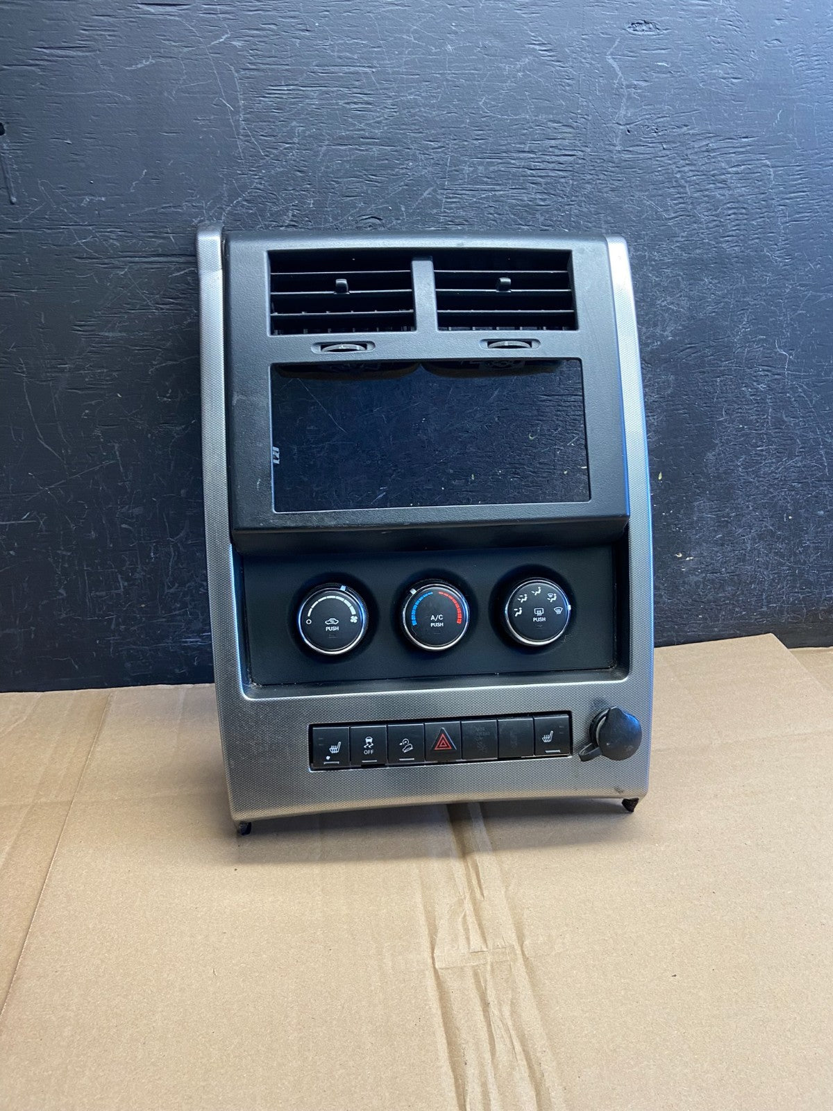 2008 to 2012 Jeep Liberty Dash Climate Temperature Control Radio Bezel AE3965 DG0
