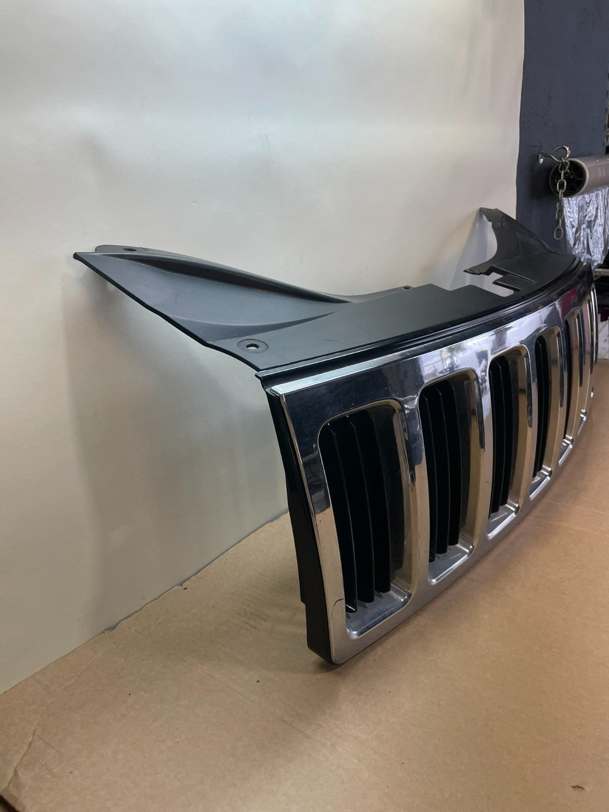 2008 2009 2010 Jeep Grand Cherokee Front Upper Grill Grille AG9995 DG2