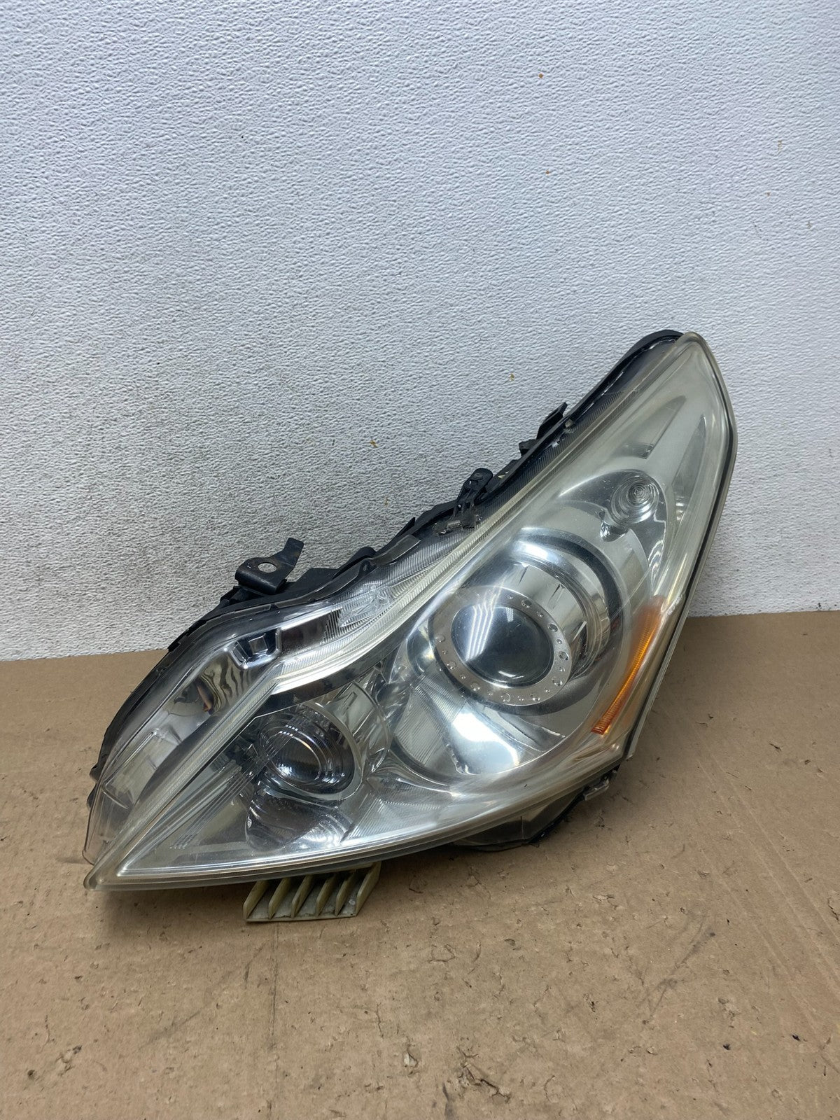 Sedan 4Door 2010 to 2013 Infiniti G37 Left Driver Headlight Xenon AG5440 DW0