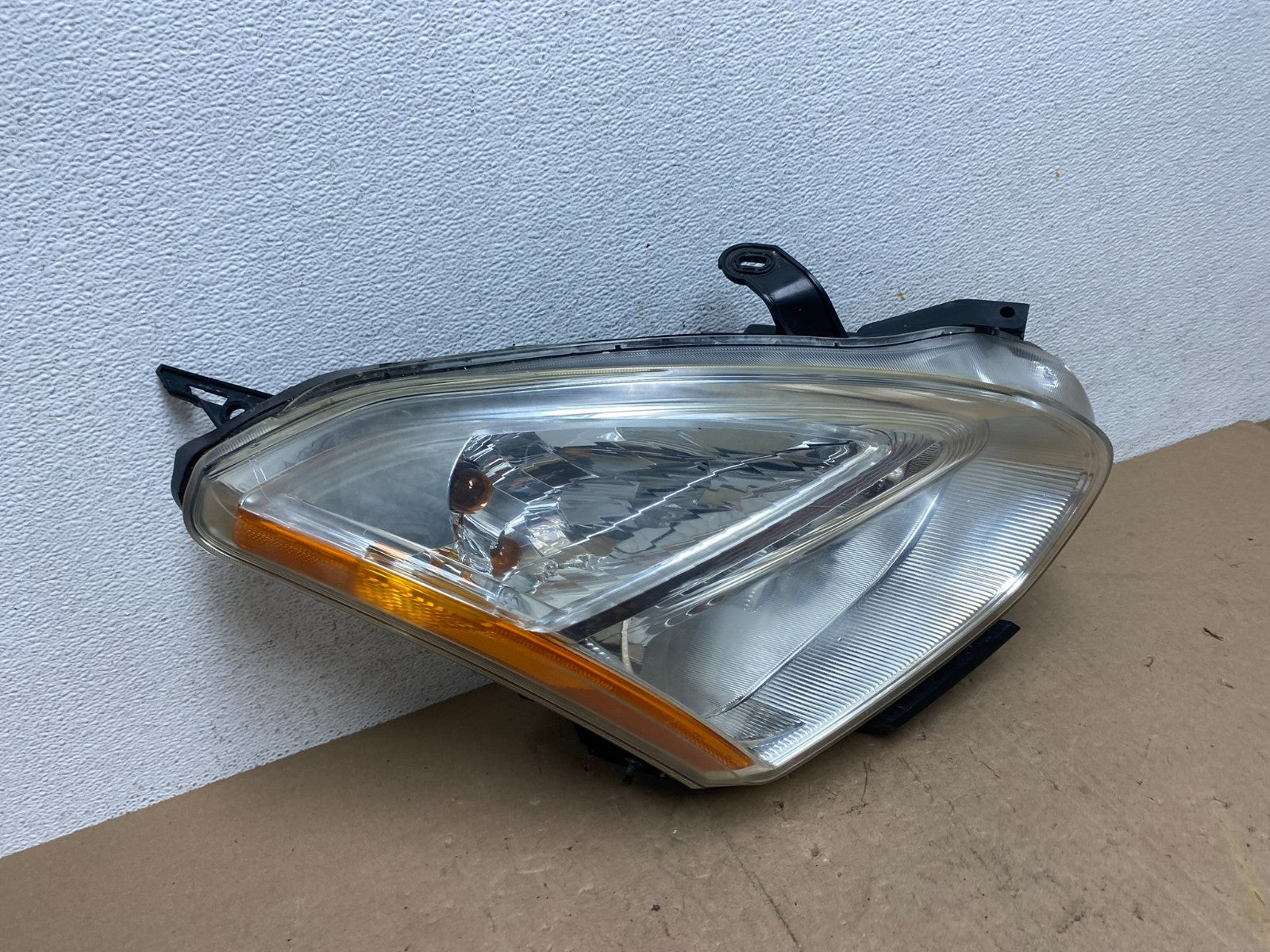 2009-2013 Nissan Rogue Right Passenger Halogen Headlight AE6891 DW2