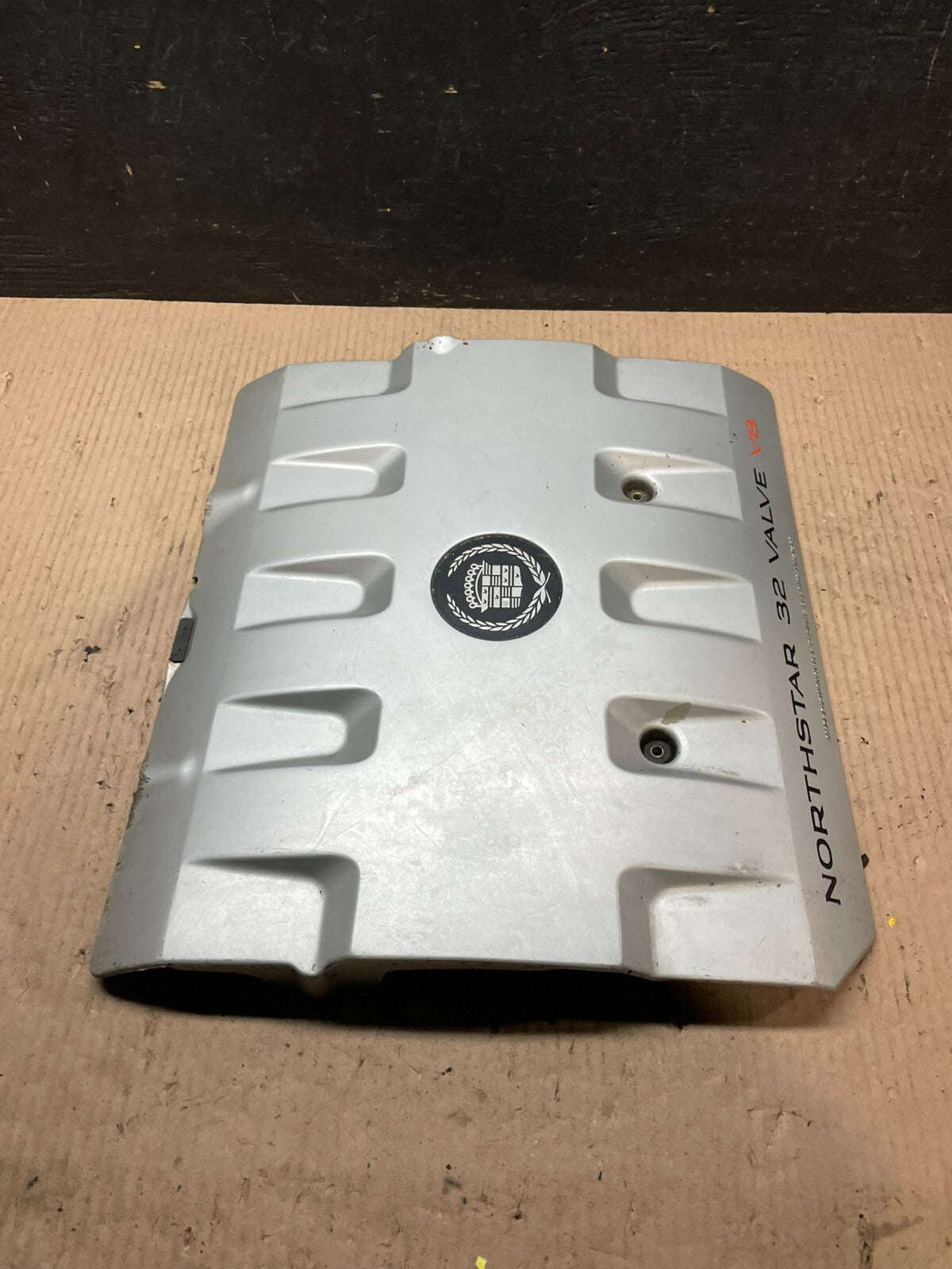 2001 to 2004 Cadillac Deville Seville Northstar Engine Motor Cover J3600 DG3