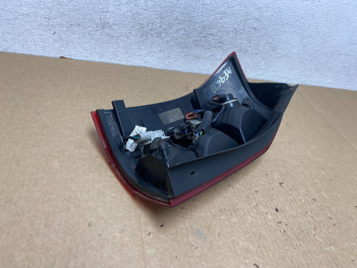 2004 to 2007 Saturn Vue Right Passenger Rh Side Tail Light AF9637 DW4