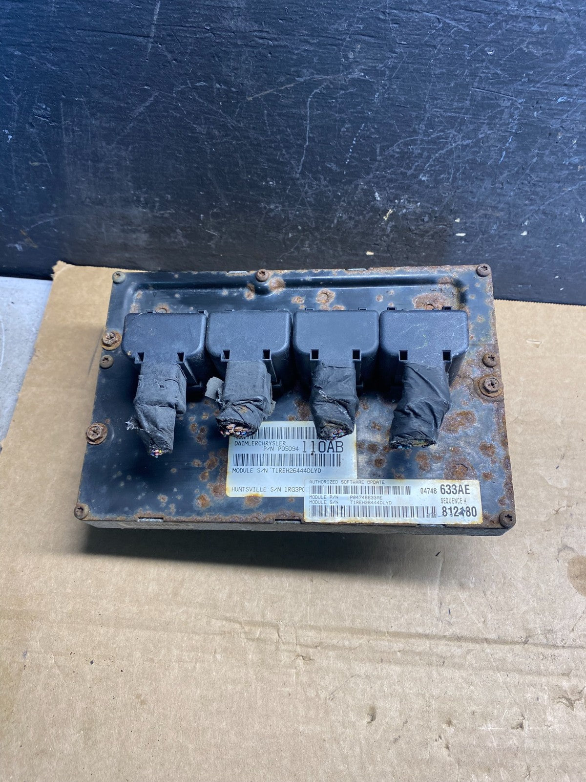 2005 Chrysler Caravan 3.3L Engine Control Unit ECU p04748635af af8913 DG0