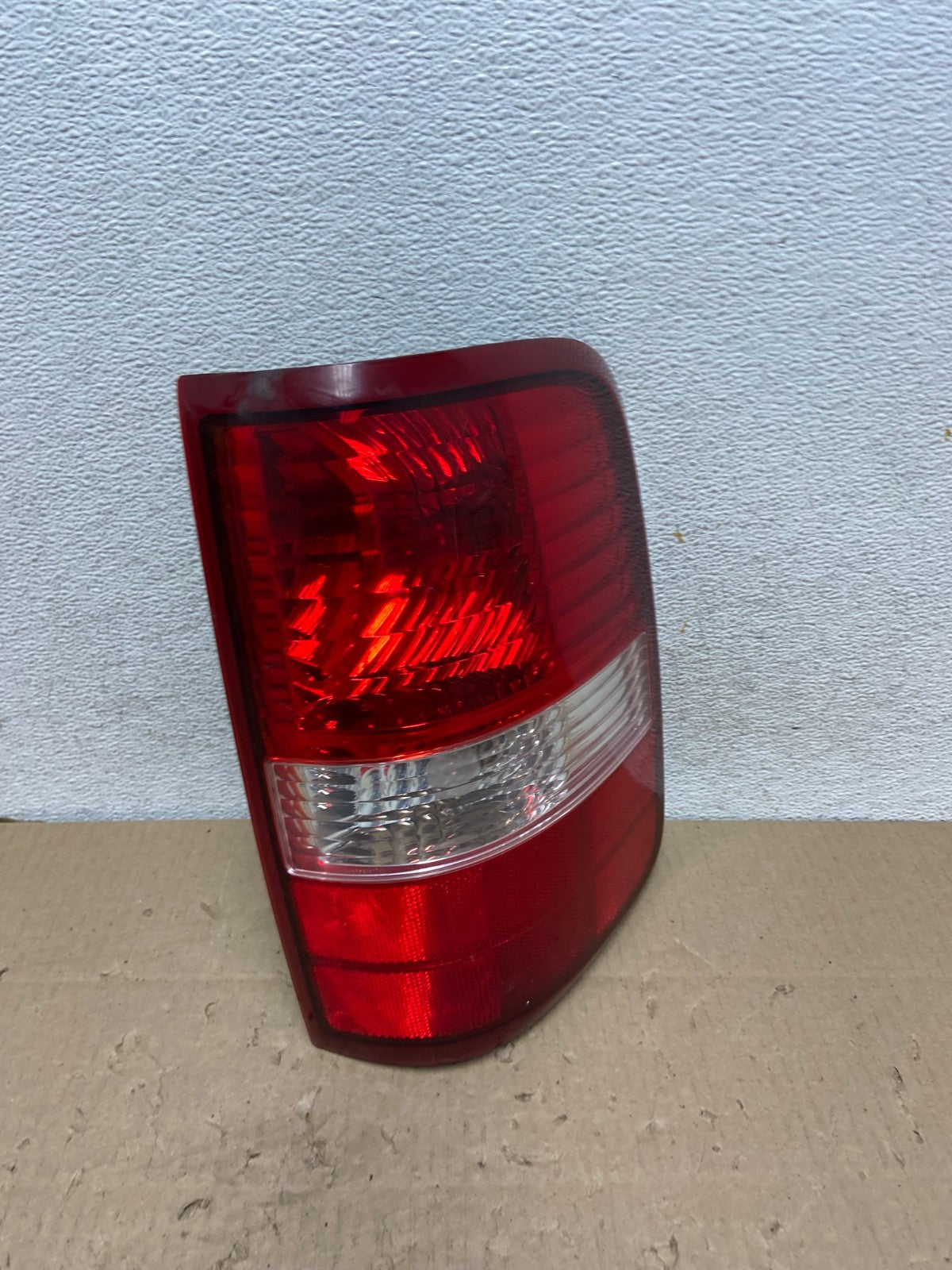 2004 to 2008 Ford F150 F-150 Right Passenger RH Side Tail Light AG6525 LK2