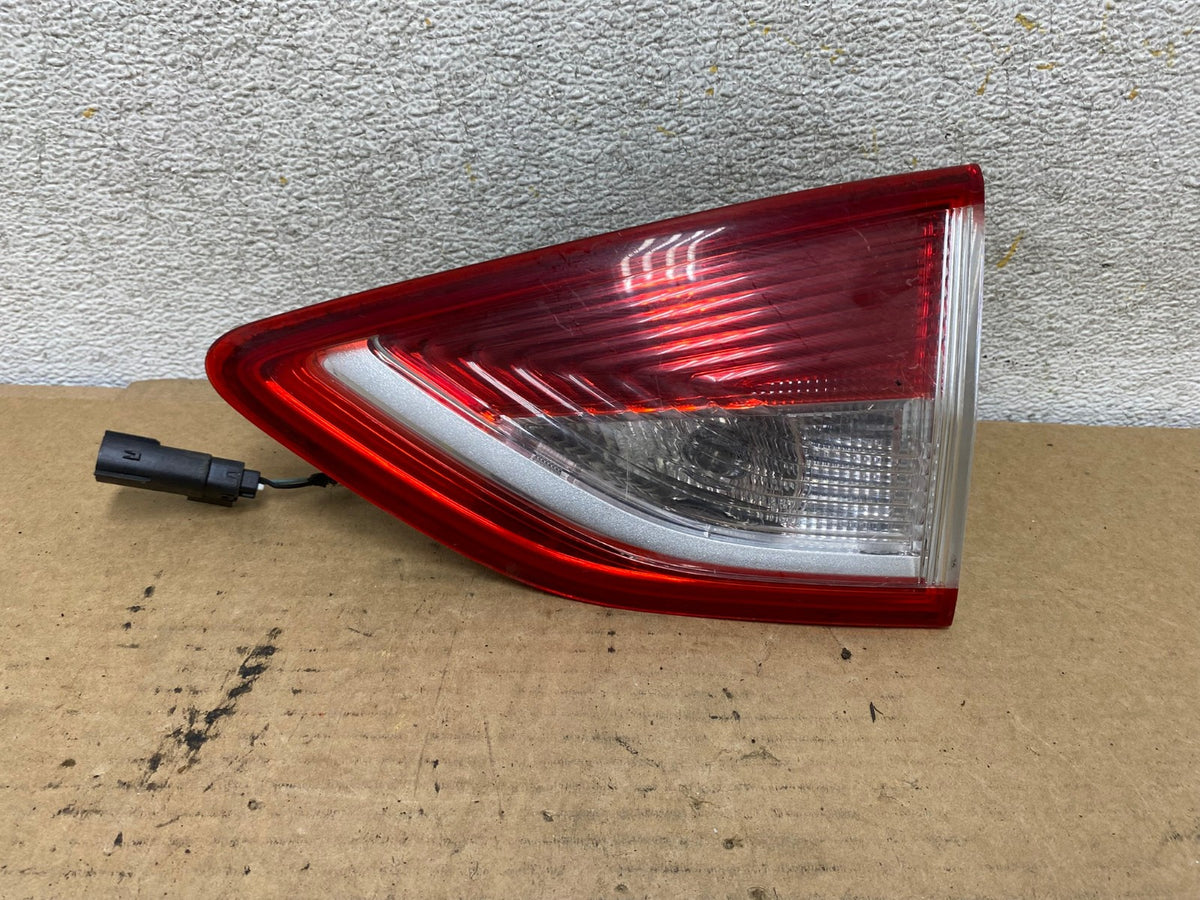 2013 to 2016 Ford Escape Right Passenger RH Side Inner Tail Light AH7959 LK0