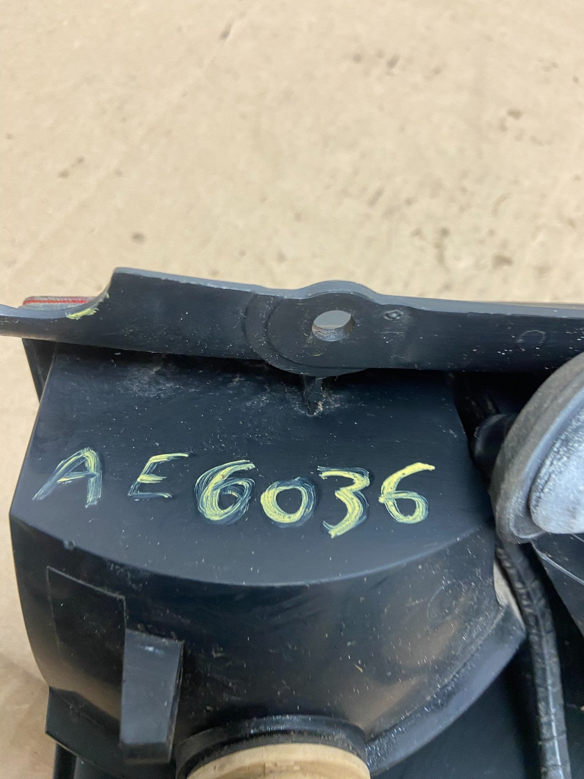 2002 2003 2004 Nissan Xterra Left Driver Side Tail Light AE6036 DW8