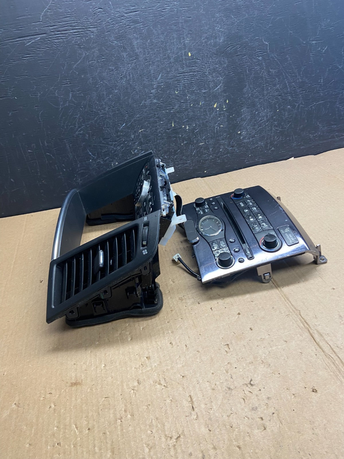 2009 -2017 Infiniti FX35 Radio Screen Panel Bezel Climate Control AE4460 DG1