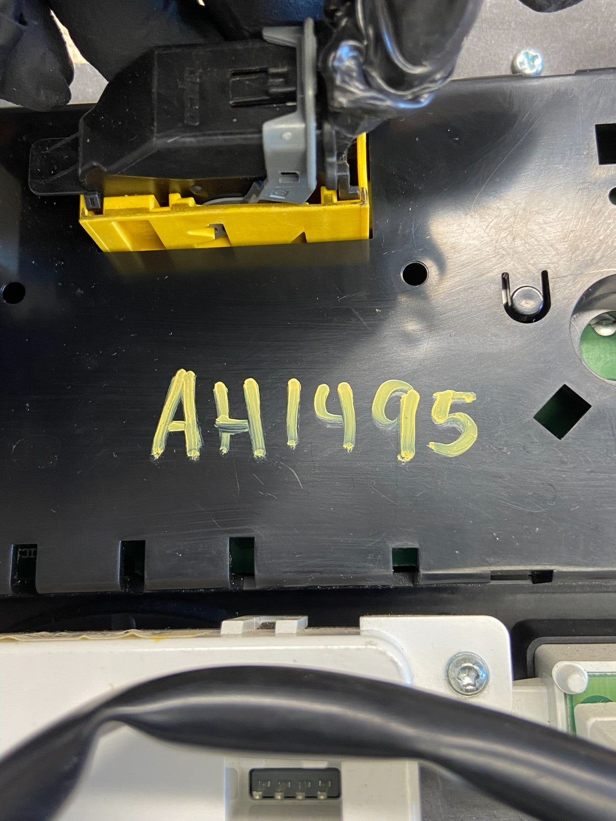 2004 to 2007 Infiniti QX56 Radio Player Climate Control Panel Bezel AH1495 DG5