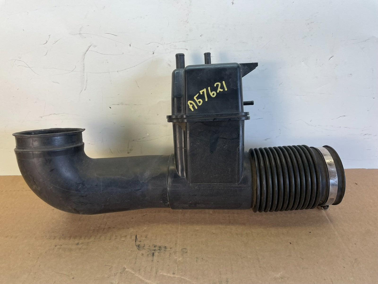 2002-2005 Toyota Tundra 4.7L V8 Air Intake Hose Tube Resonator ag7621 DG4