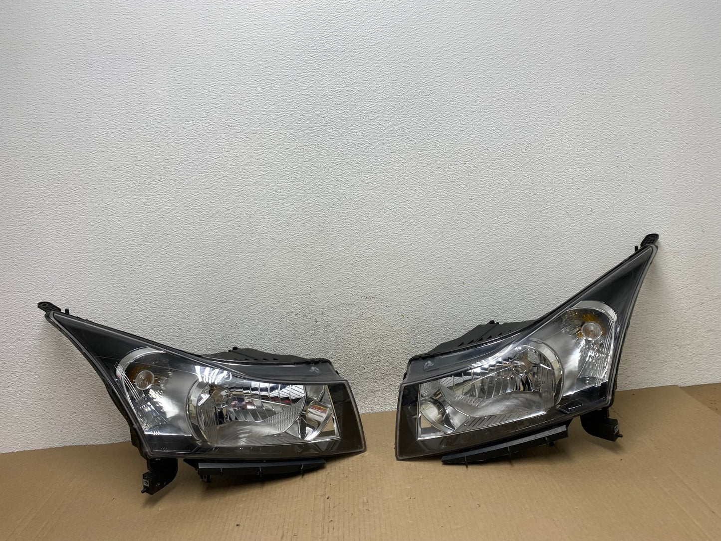2011 to 2015 Chevrolet Cruze Halogen Left+Right Set Headlights DEPO AE9485 LK0