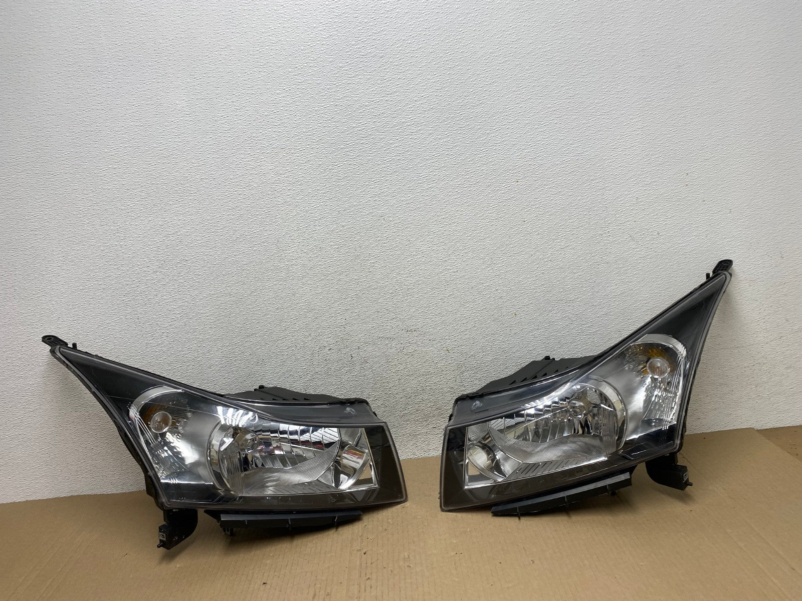 2011 to 2015 Chevrolet Cruze Halogen Left+Right Set Headlights DEPO AE9485 LK0