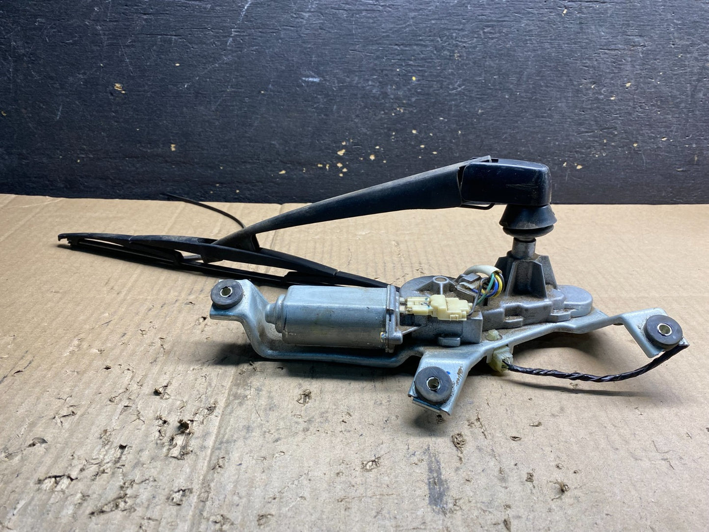 2005 to 2009 Subaru Legacy Outback Rear Windshield Wiper Motor AB03931