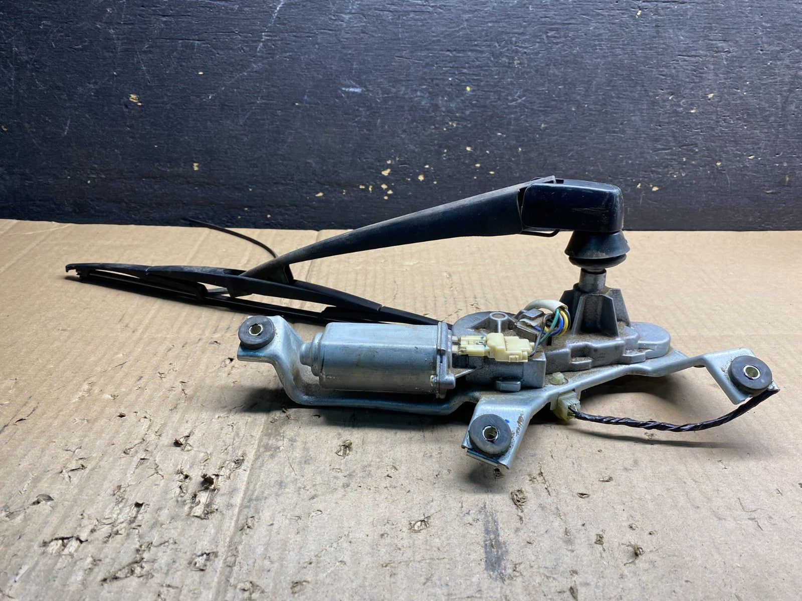 2005 to 2009 Subaru Legacy Outback Rear Windshield Wiper Motor AB03931