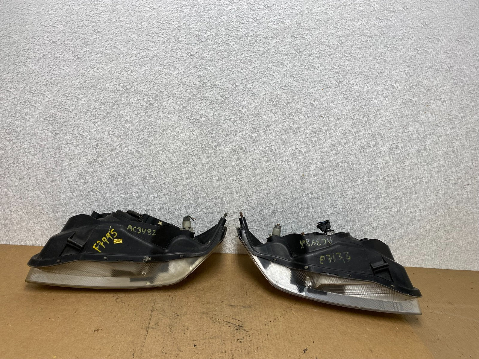 2000 to 2001 Nissan Maxima Left + Right Set Halogen Headlights Oem AC3482 DW7