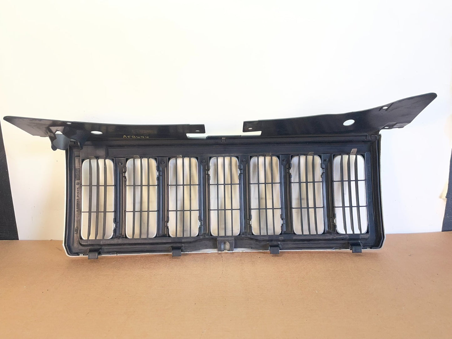 2006 to 2010 Jeep Commander Front Upper Grill Grille af8694 DG3