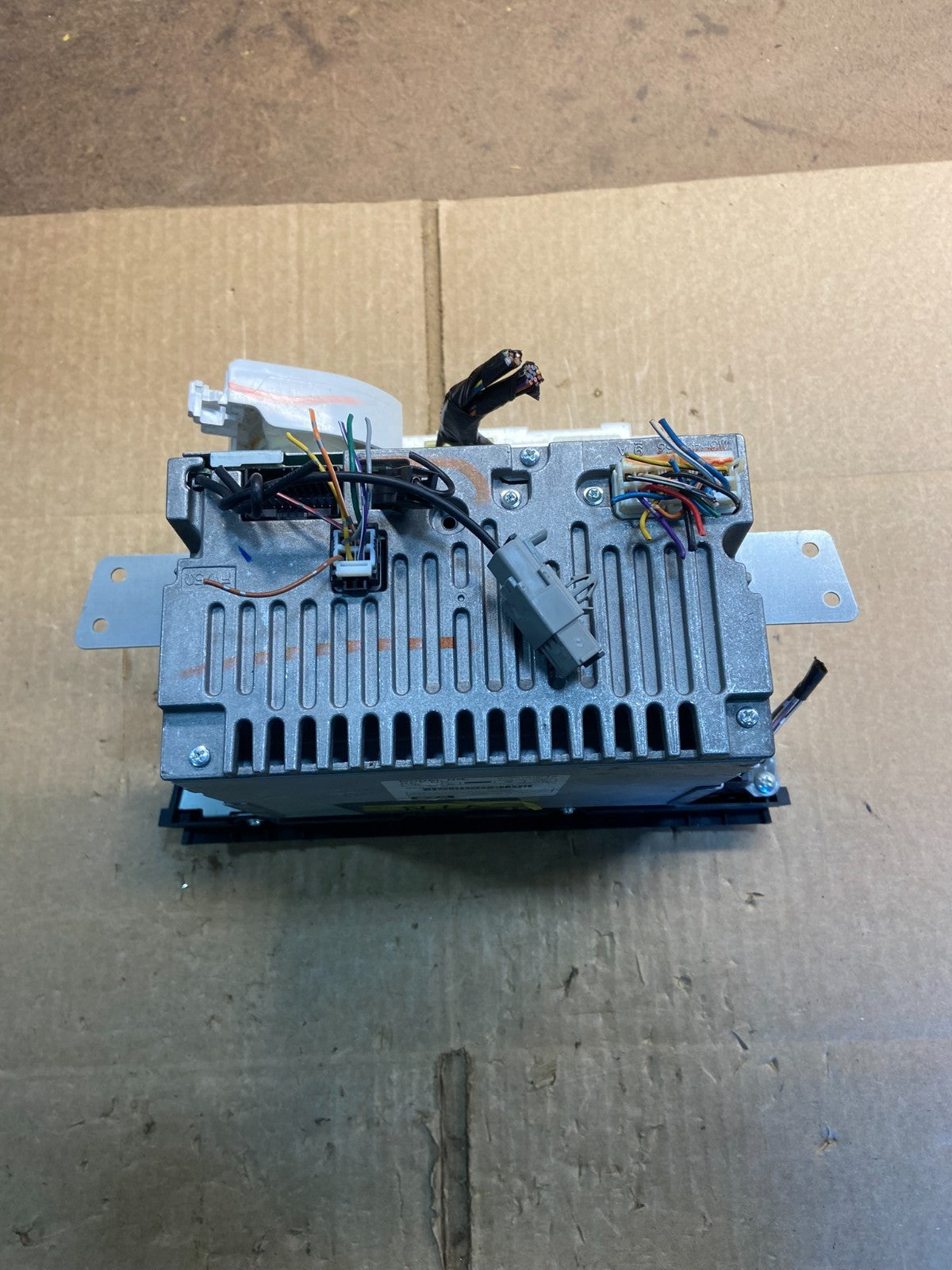 2005 to 2009 Subaru Legacy AM FM CD Radio Climate Control Player OEM Y7469  DG8