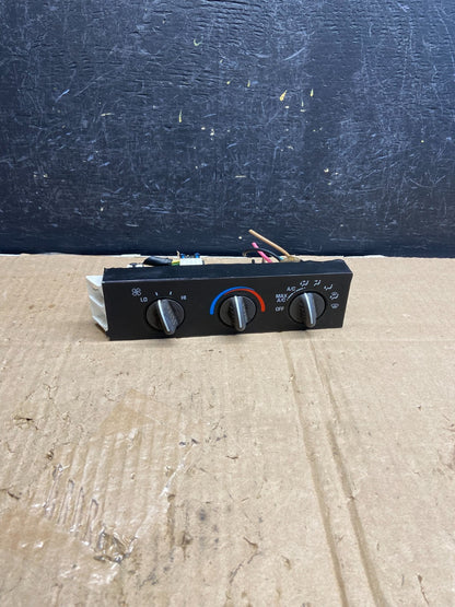 2001 - 2007 GMC Chevrolet Express 1500 Climate Control A/C AE20570
