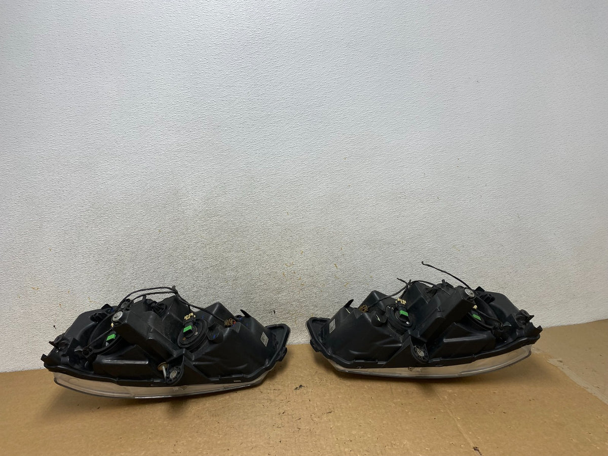 2008 to 2016 Chrysler Town and Country Left+Right Side Headlights AI3690 DW6