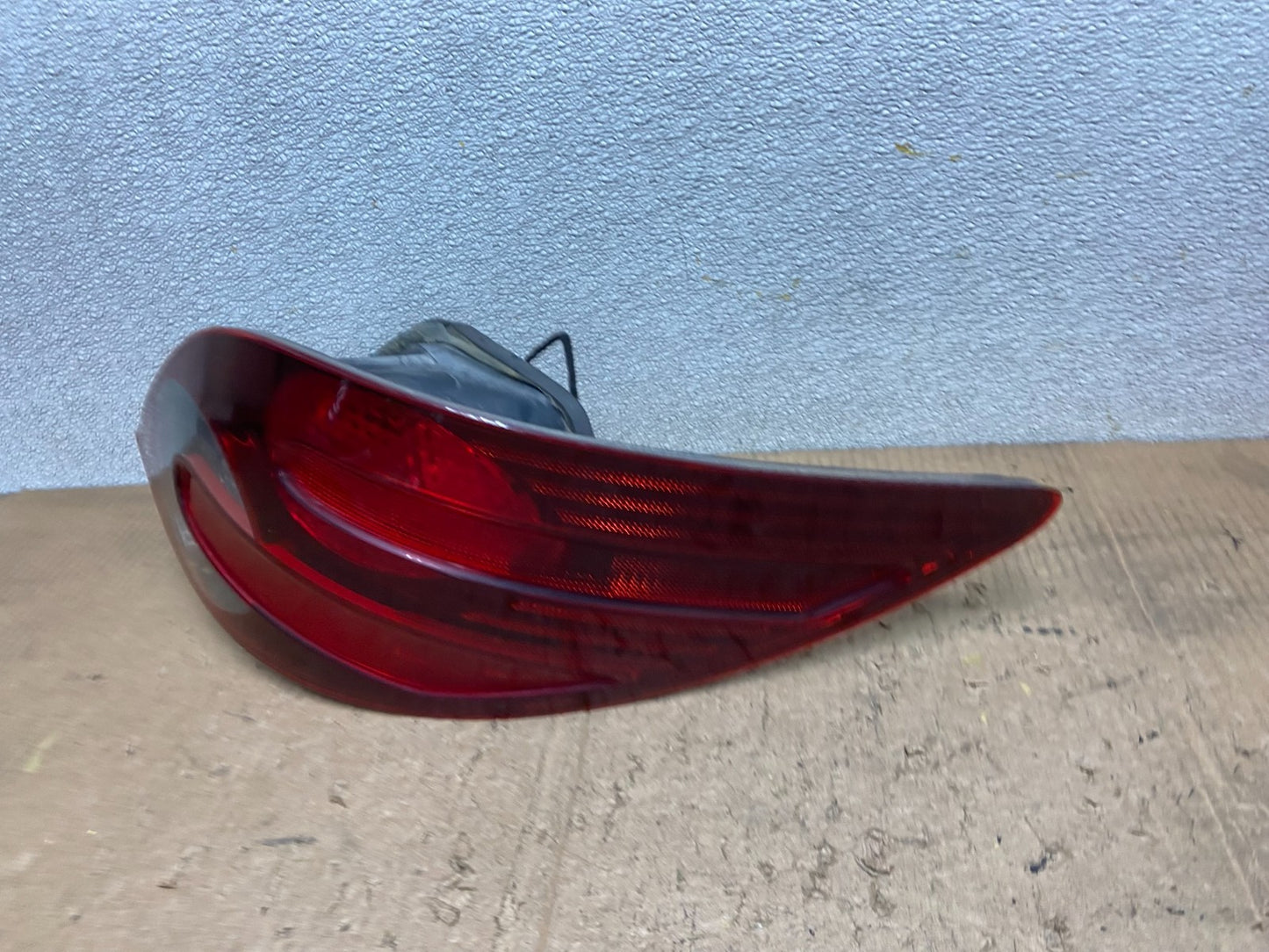 2006-2010 Mercedes W251 R-CLASS Right Passenger RH Side Tail Light AA8359 DW1