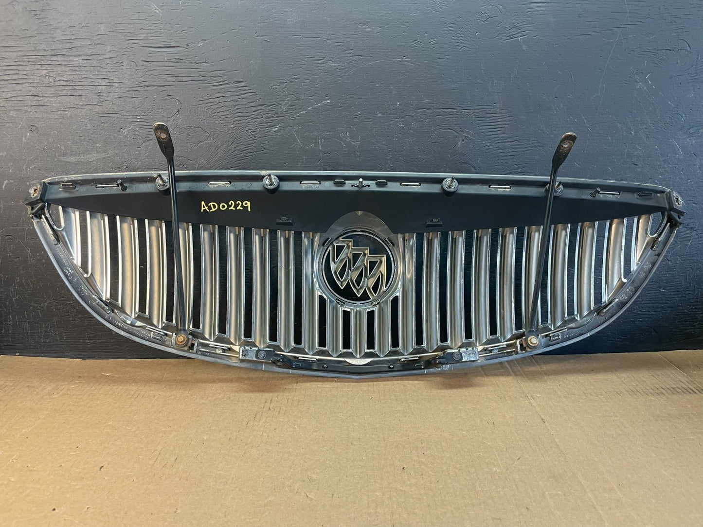 2008 to 2012 Buick Enclave Front Upper Grill Grille AD0229 DG3