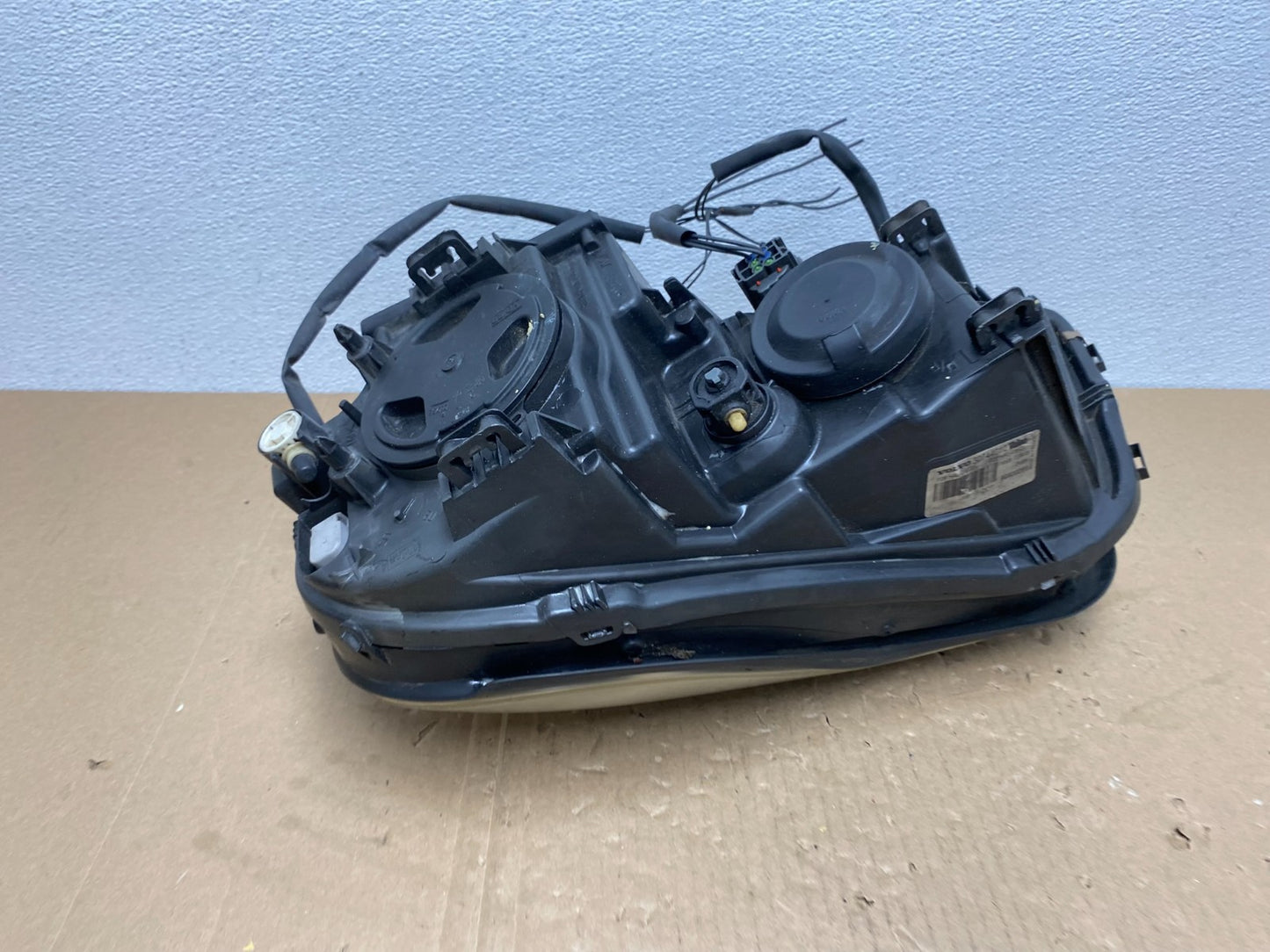 2003 to 2006 Volvo XC90 Right Passenger Rh Side Headlight Halogen AB6918 DW6