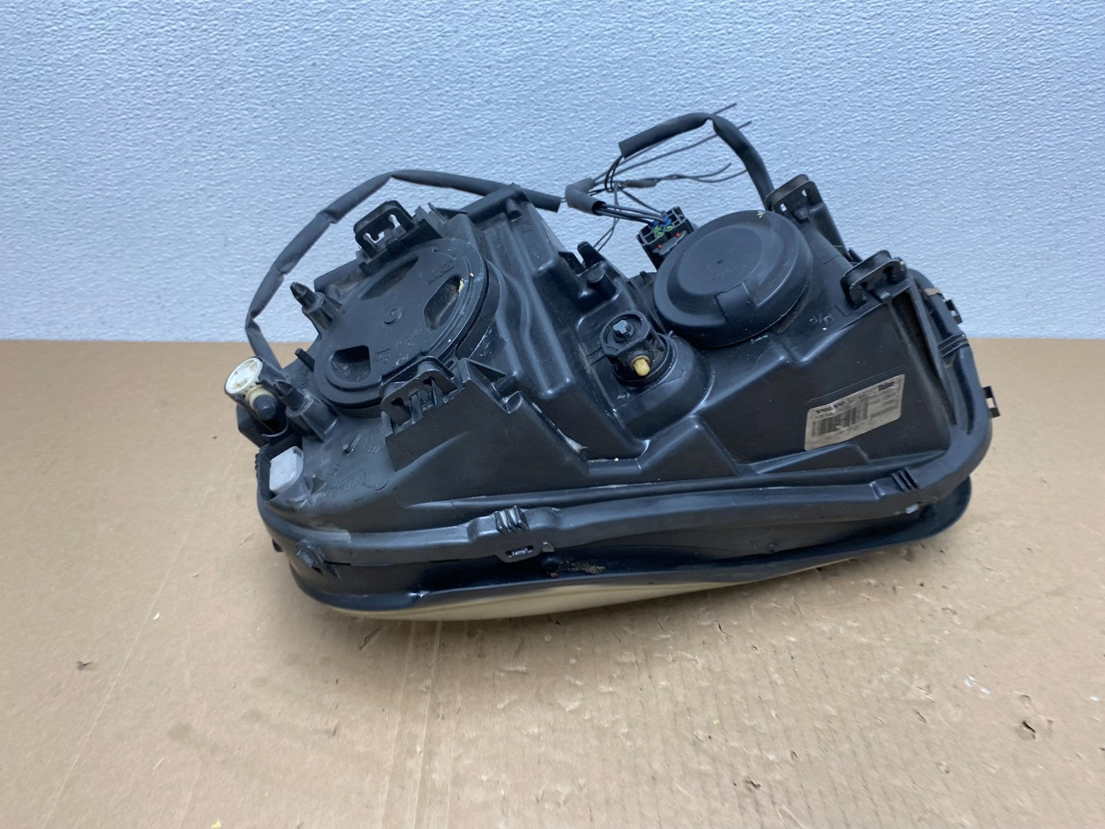 2003 to 2006 Volvo XC90 Right Passenger Rh Side Headlight Halogen AB6918 DW6