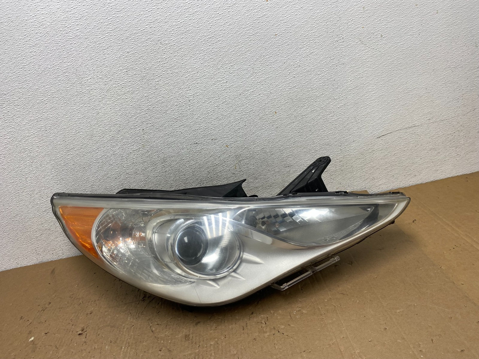 2011 - 2014 Hyundai Sonata Right Passenger Rh Side Headlight Halogen AD8177 DW0