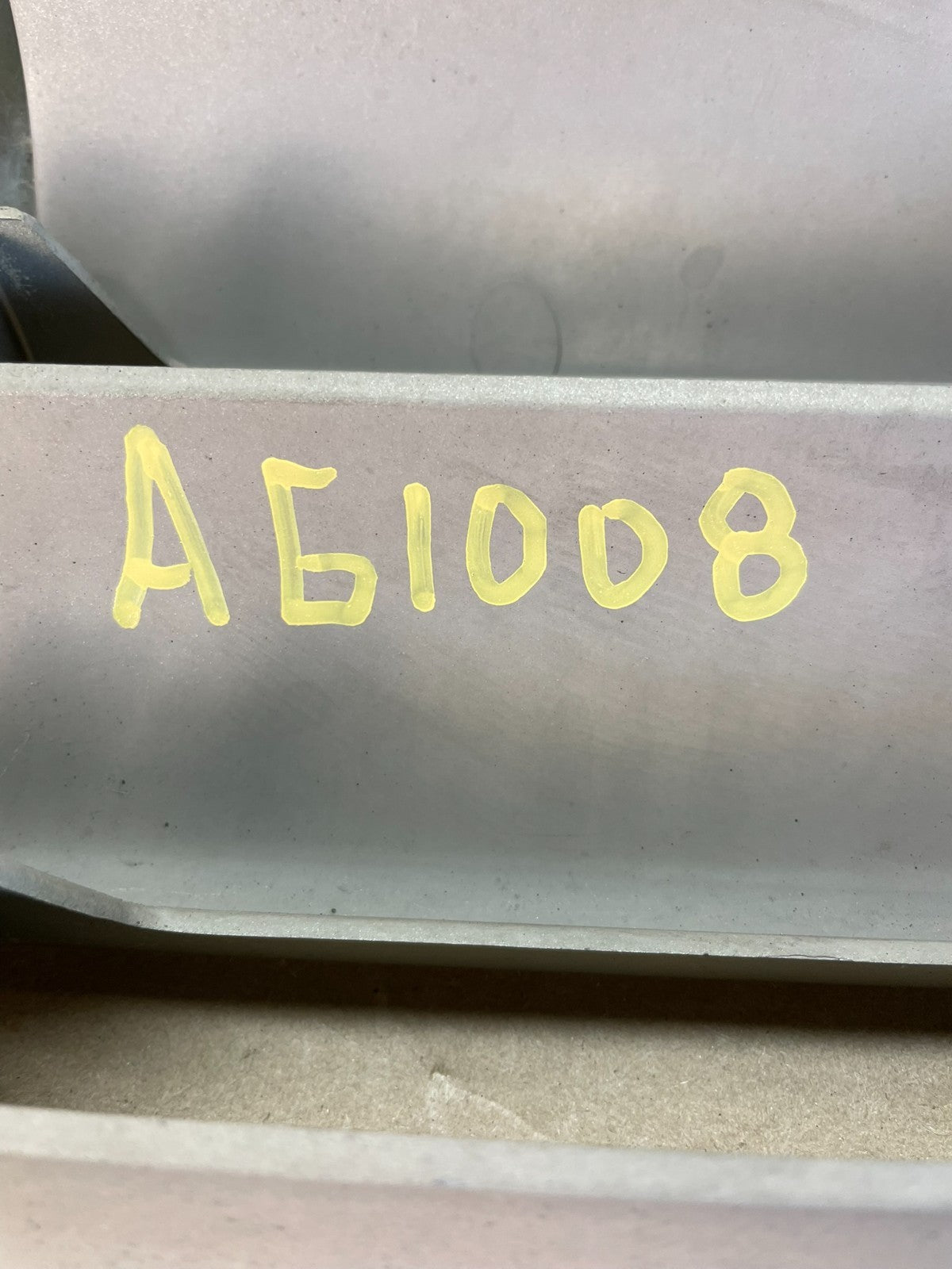 2002 to 2006 Cadillac Escalade Front Upper Grille Grill AG1008 DG8