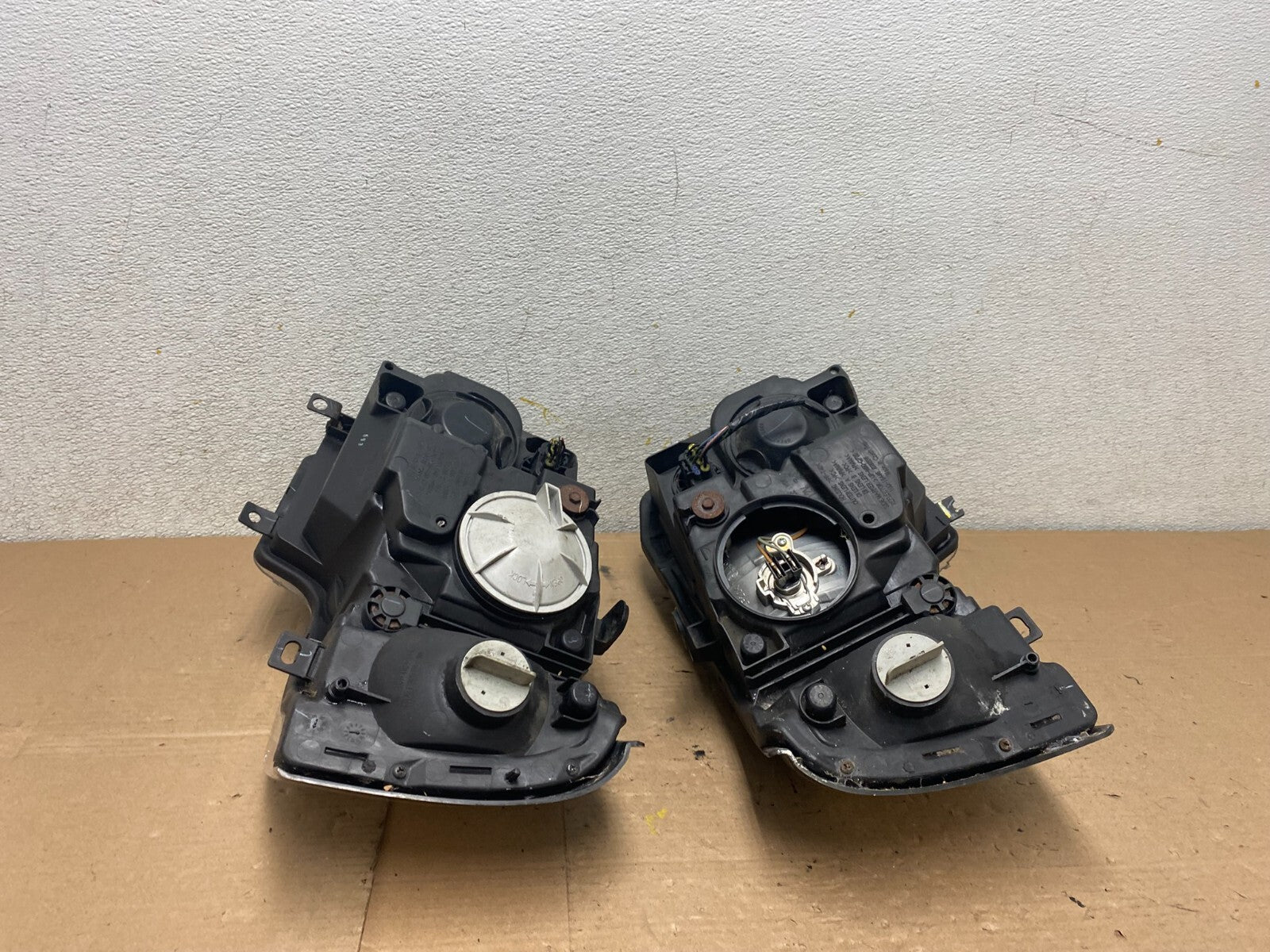 2004-2005 Land Rover Freelander Left+Right Side Halogen Headlights OEM O0468 DW11