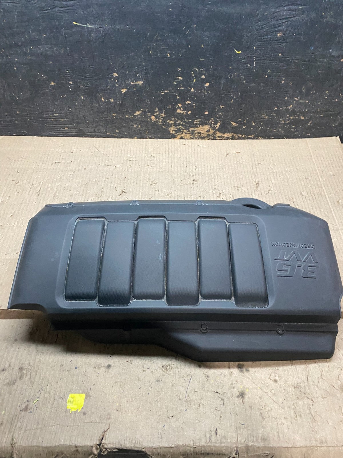2007 to 2008 GMC Acadia 3.6L VVT Engine Cover Shield OEM x8193 DG1