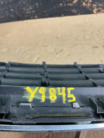 2000 to 2002 Audi A4 Upper Front Grill Grille OEM y9845 DG7