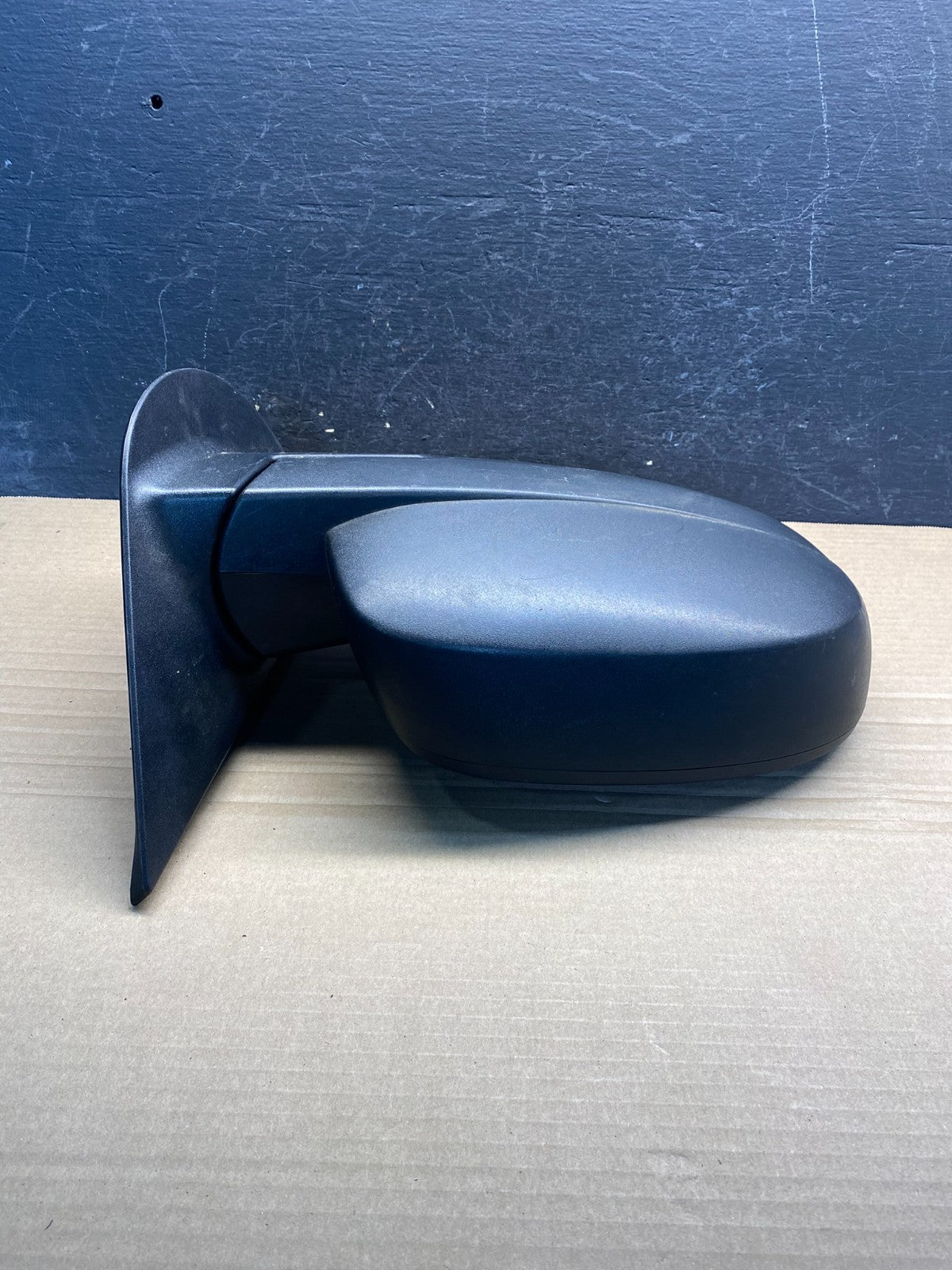 2007-2013 Chevrolet Tahoe Silverado Suburban Right Passenger Mirror AF0112 DW1