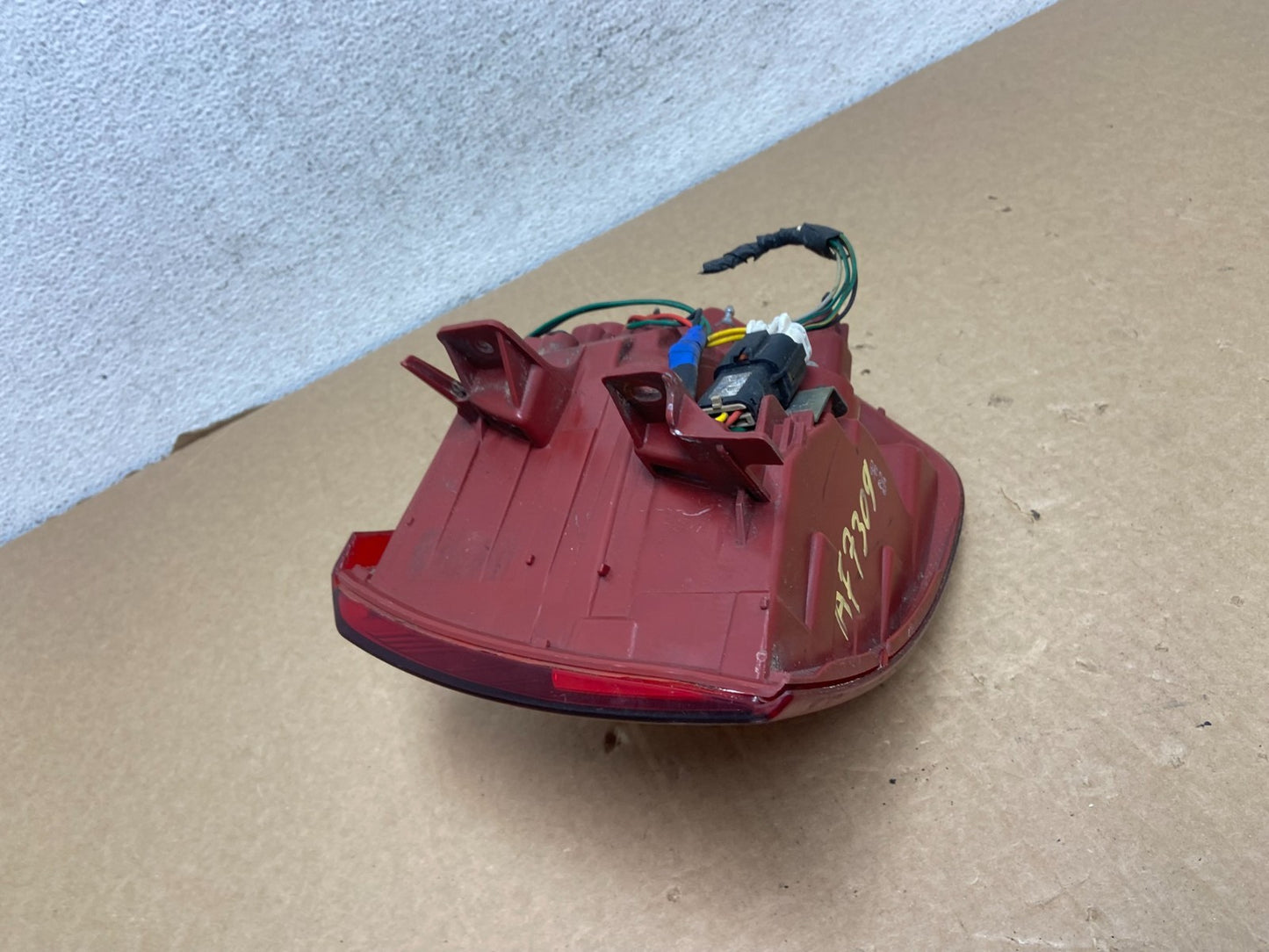 2016 to 2018 Kia Sedona Left Driver Side Tail Light AF7309 DW4