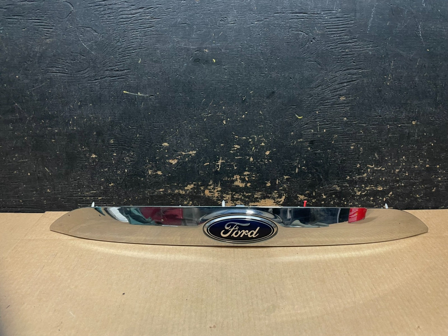 2013 to 2016 Ford Escape Rear Trunk Molding Trim aa9027 DG0