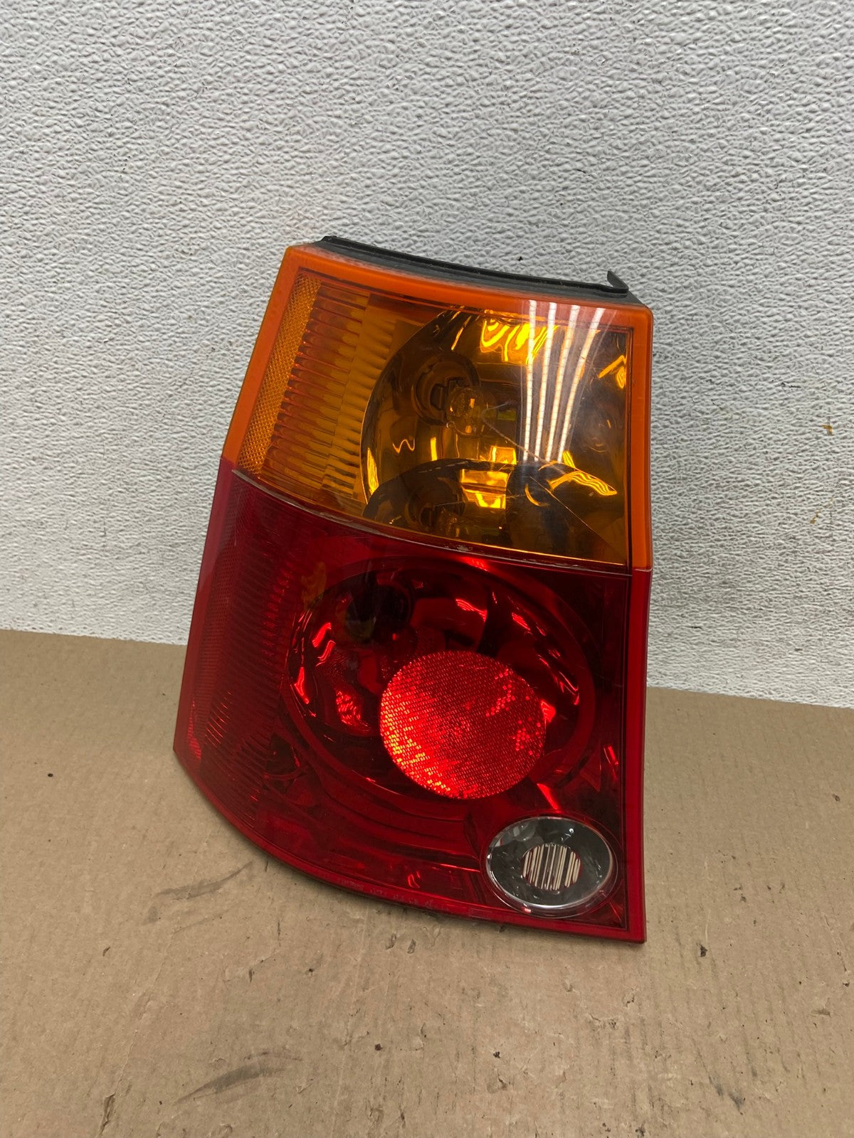 2004 2005 2006 Chrysler Pacifica Left Driver LH Tail Light AE7036 LK0