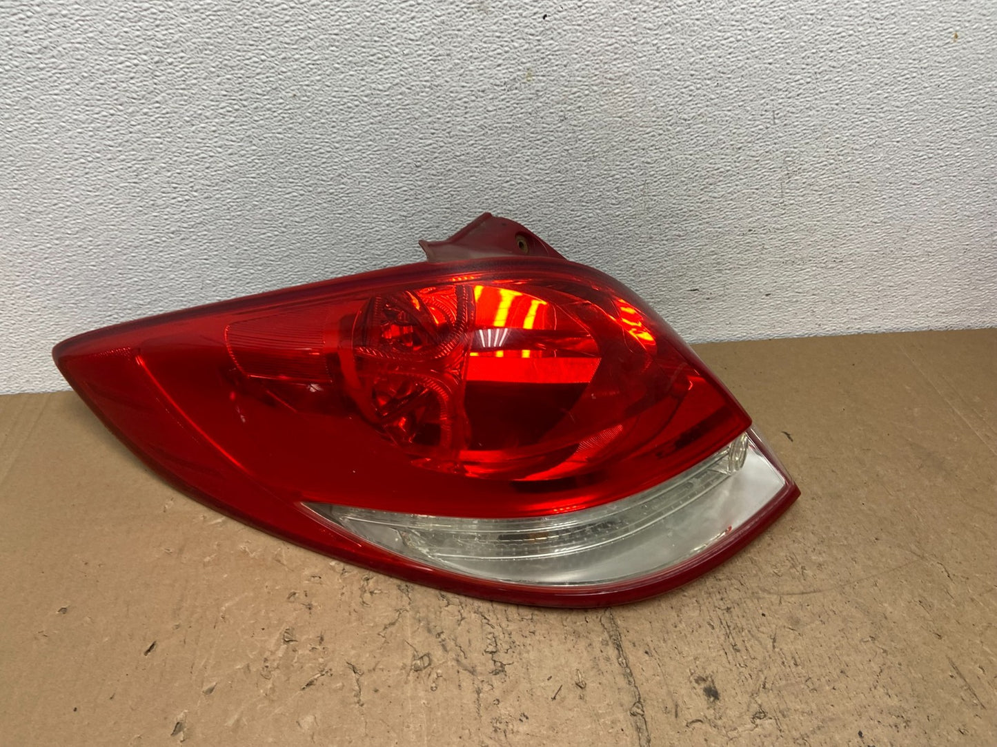 2012 to 2017 Hyundai Veloster Left Driver LH Tail light AC7417 DW0