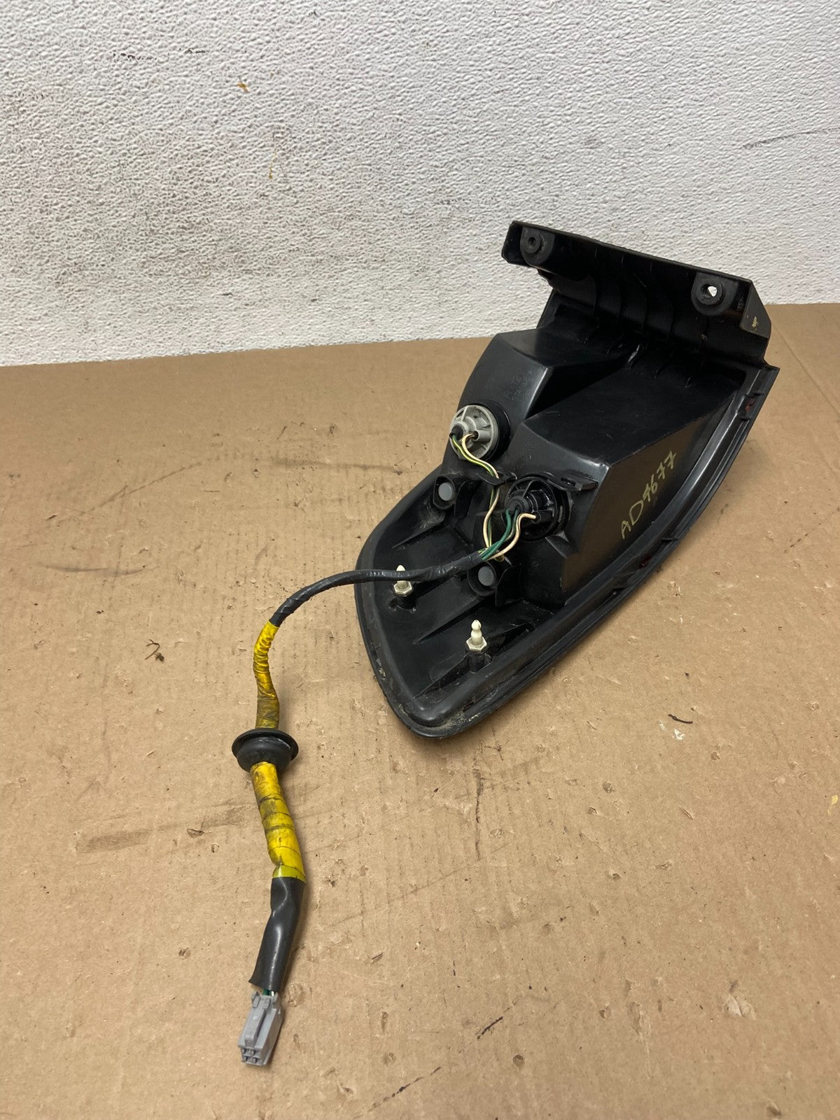 1998 1999 2000 Toyota Sienna Right Passenger Tail light AD7677 DW4